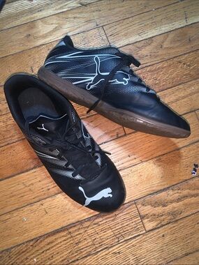 Womens Puma Junior Attacanto Indoor Shoes Size 8